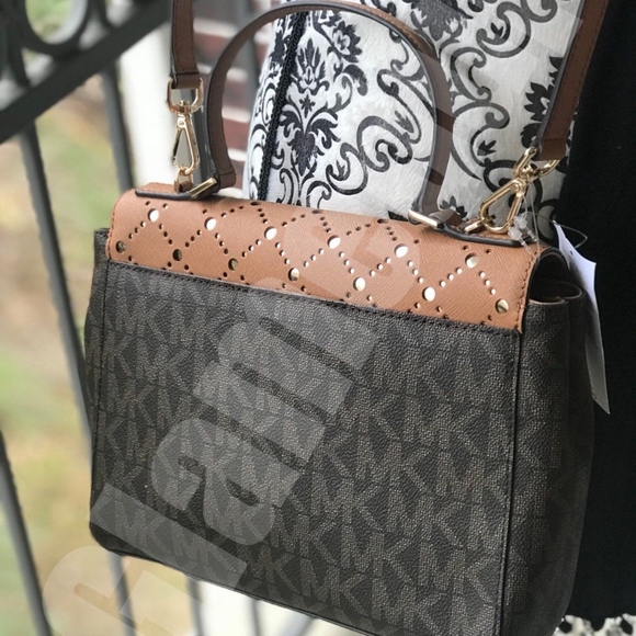 SOLD OUT Michael Kors Violet Callie Crossbody - Picture 4 of 8